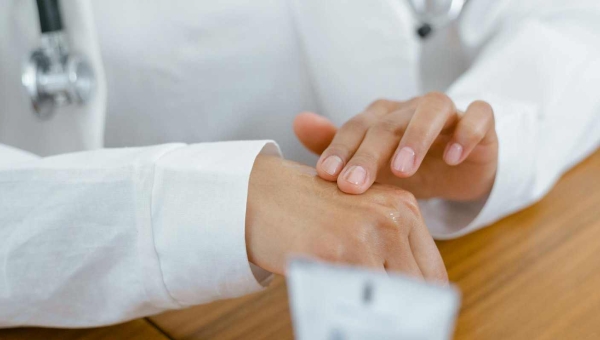 Eczéma : les Nouveaux Traitements 2026 (Biothérapies, Anti-JAK)