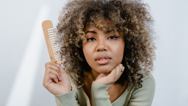 Chute de cheveux chez la femme au Maroc : bilan et solutions