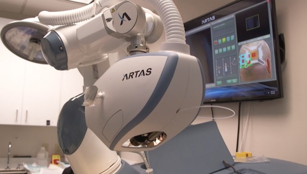 Greffe de cheveux robotisée : le robot ARTAS vaut-il vraiment le coup ? (avis, technique &amp; prix 2026)